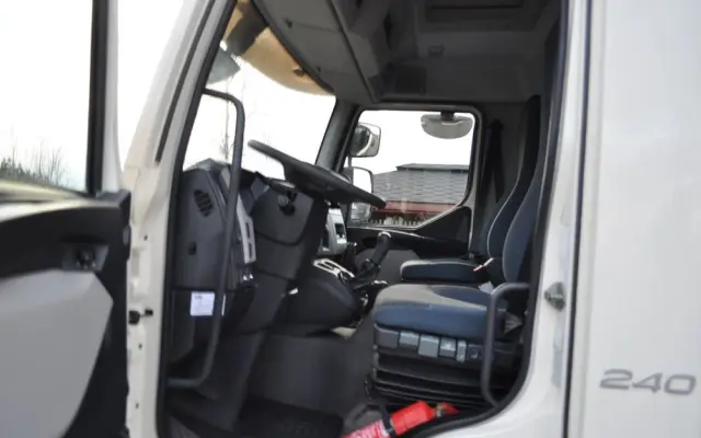 VOLVO FL12 240km Rama 6,7m. Rozstaw 4,7m 