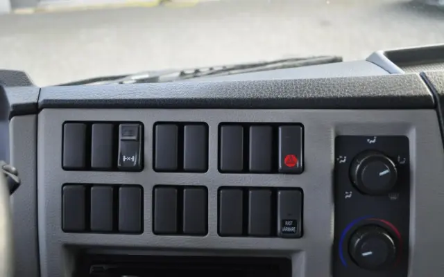 VOLVO FL12 240km Rama 6,7m. Rozstaw 4,7m 