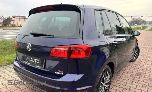VOLKSWAGEN Golf Sportsvan 