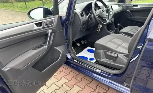 VOLKSWAGEN Golf Sportsvan 