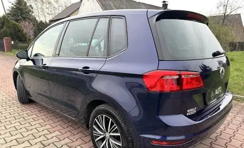 VOLKSWAGEN Golf Sportsvan 