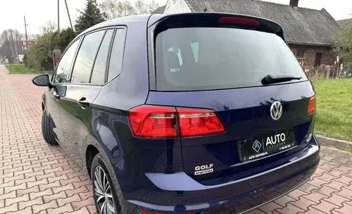 VOLKSWAGEN Golf Sportsvan 