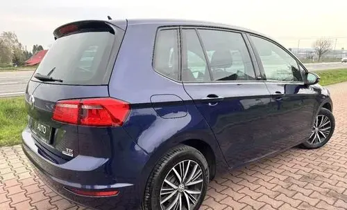 VOLKSWAGEN Golf Sportsvan 