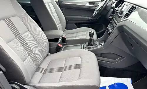 VOLKSWAGEN Golf Sportsvan 