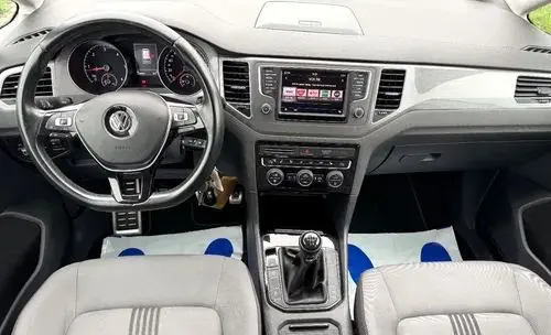 VOLKSWAGEN Golf Sportsvan 