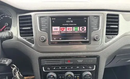 VOLKSWAGEN Golf Sportsvan 