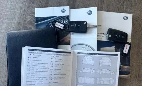 VOLKSWAGEN Golf Sportsvan 