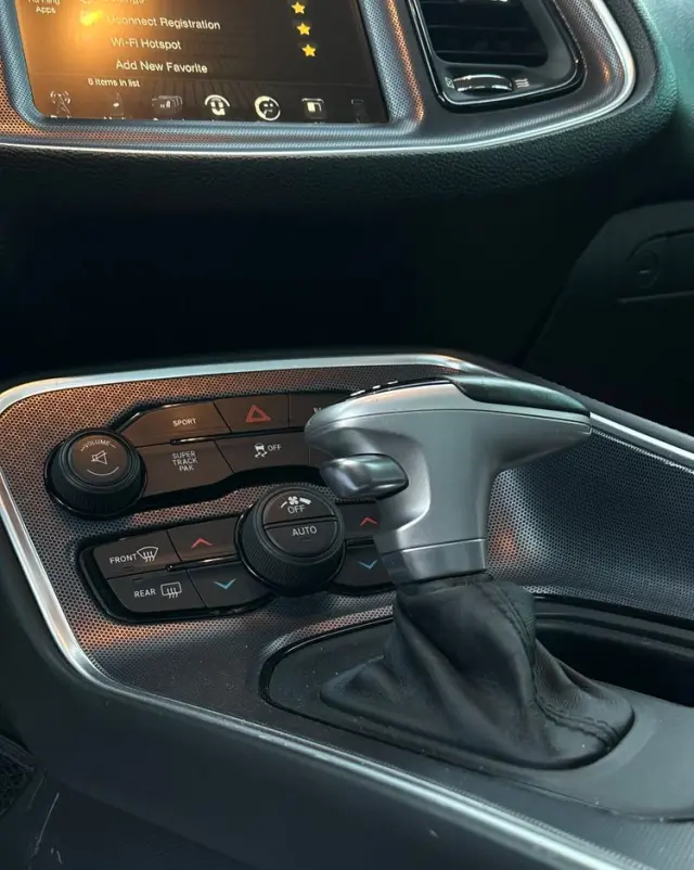 DODGE Challenger Automatik 392 Hemi Scat Pack Shaker