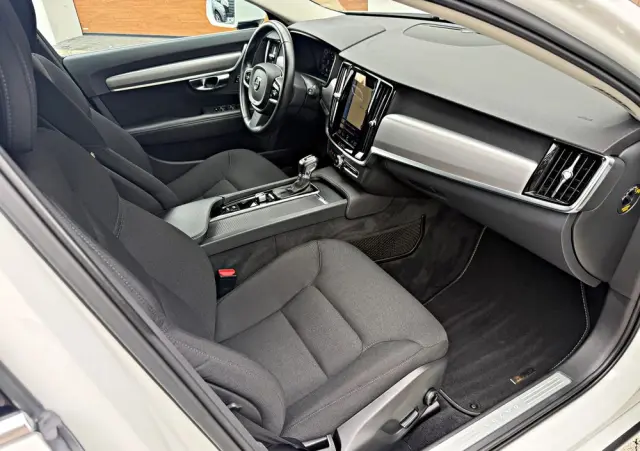 VOLVO V90 D4 Geartronic Momentum