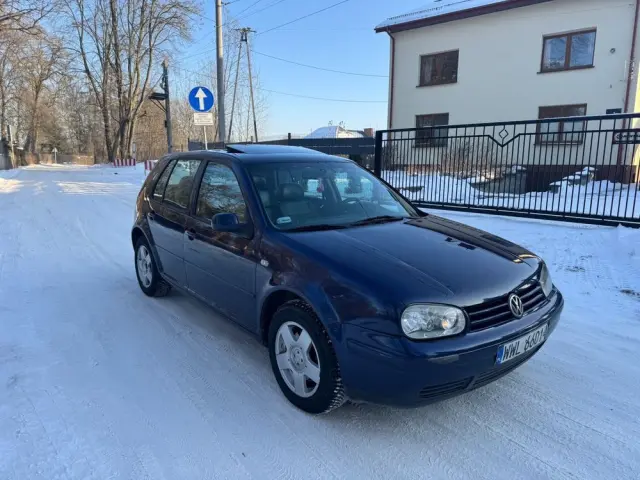 VOLKSWAGEN Golf 