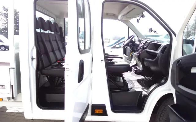 PEUGEOT Boxer Doka 7 Osobowa 2.2 Bluehdi 165 KM Klima Webasto 