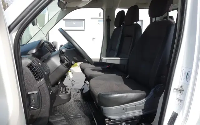 PEUGEOT Boxer Doka 7 Osobowa 2.2 Bluehdi 165 KM Klima Webasto 