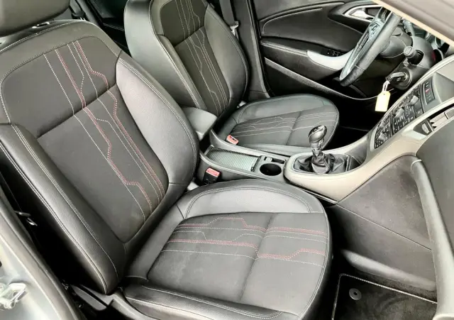 OPEL Astra 1.6 Turbo 150 Jahre