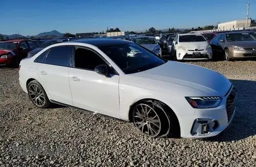 AUDI S4 