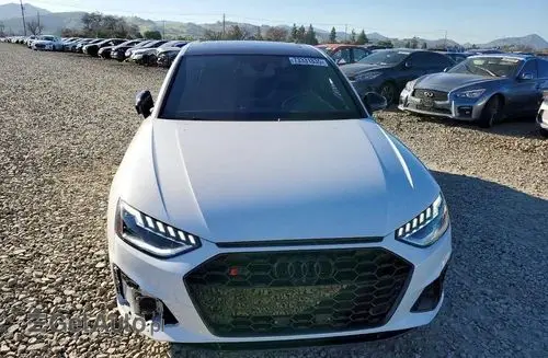 AUDI S4 
