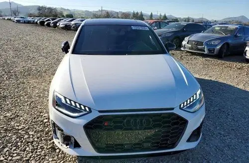 AUDI S4 