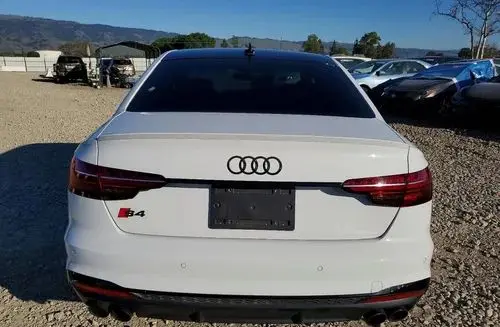 AUDI S4 