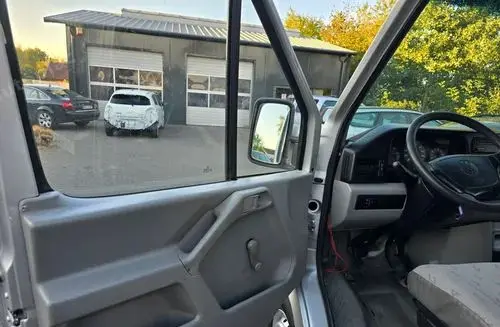 VOLKSWAGEN LT 