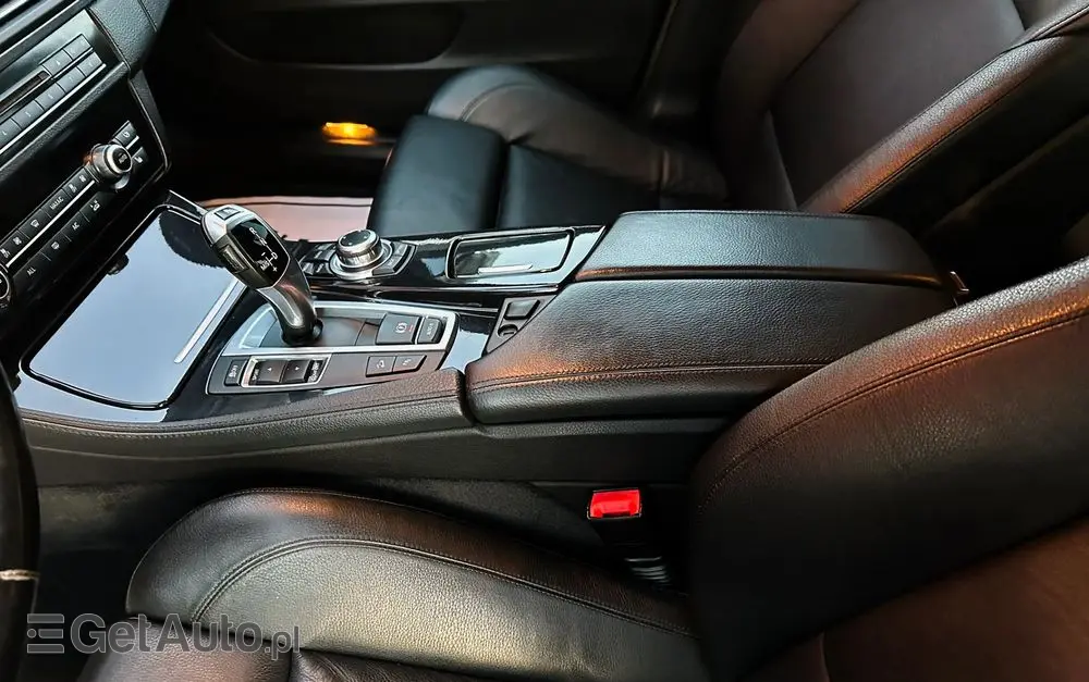 BMW Seria 5 525d xDrive Sport-Aut