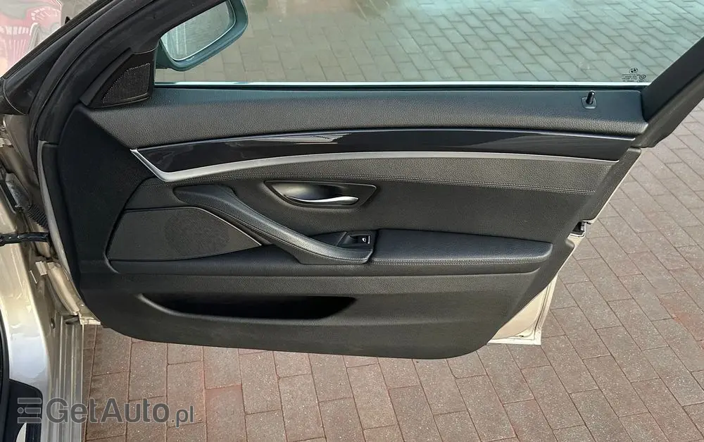 BMW Seria 5 525d xDrive Sport-Aut