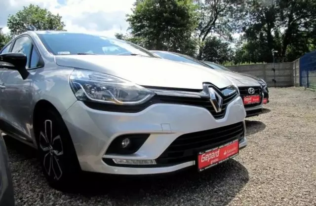 RENAULT Clio 