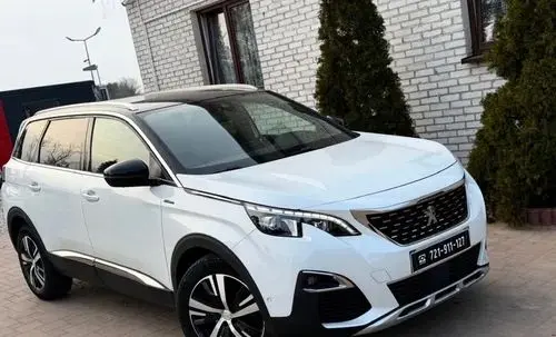 PEUGEOT 5008 