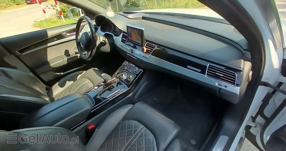 AUDI A8 4.2 TDI DPF (clean diesel) quattro tiptronic