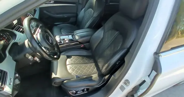 AUDI A8 4.2 TDI DPF (clean diesel) quattro tiptronic