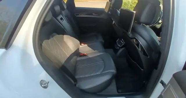 AUDI A8 4.2 TDI DPF (clean diesel) quattro tiptronic