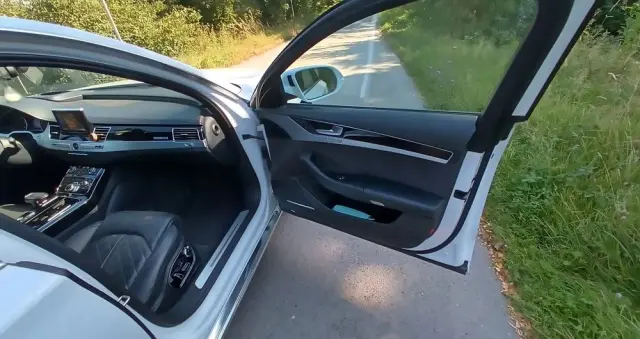 AUDI A8 4.2 TDI DPF (clean diesel) quattro tiptronic