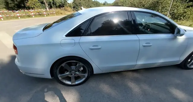 AUDI A8 4.2 TDI DPF (clean diesel) quattro tiptronic