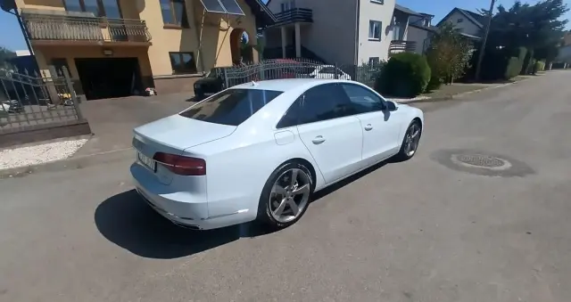 AUDI A8 4.2 TDI DPF (clean diesel) quattro tiptronic