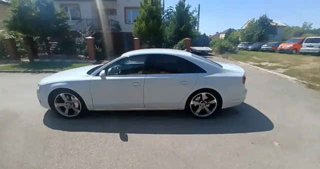 AUDI A8 4.2 TDI DPF (clean diesel) quattro tiptronic