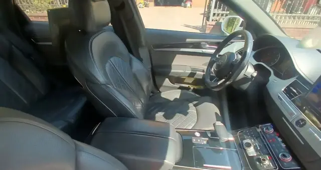 AUDI A8 4.2 TDI DPF (clean diesel) quattro tiptronic