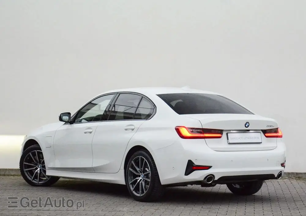 BMW Seria 3 330e Sport Line