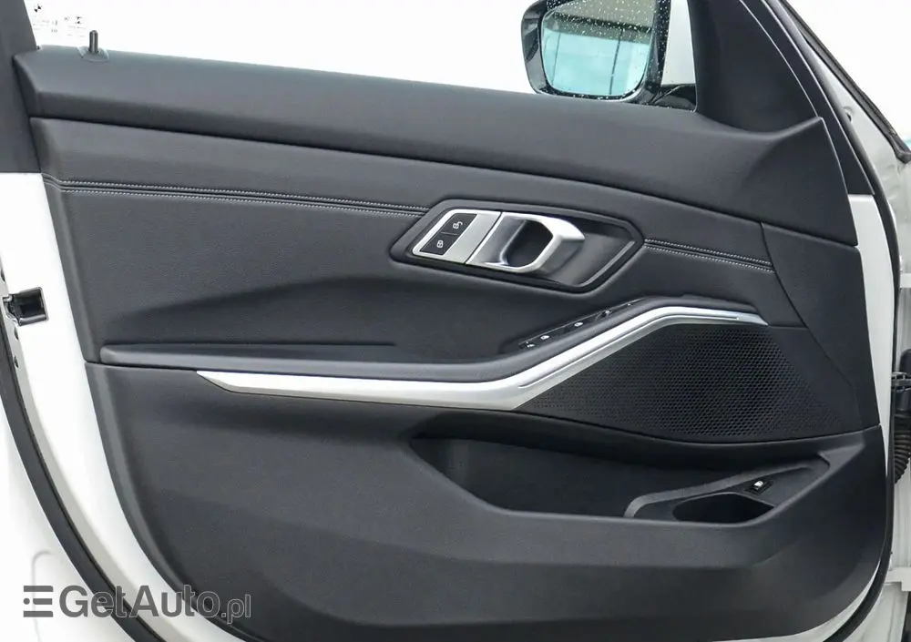 BMW Seria 3 330e Sport Line