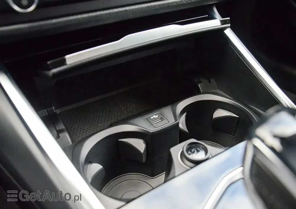 BMW Seria 3 330e Sport Line