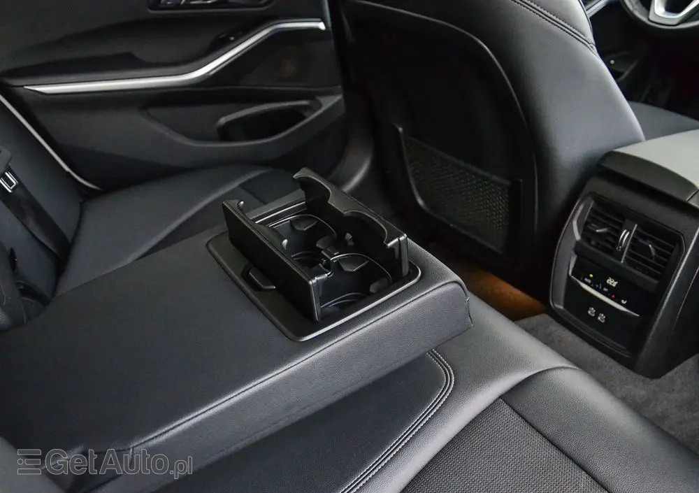 BMW Seria 3 330e Sport Line