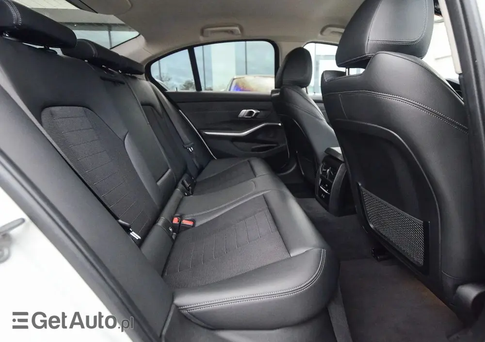 BMW Seria 3 330e Sport Line