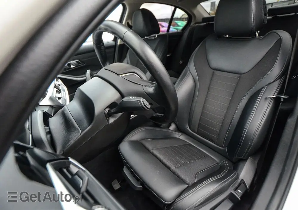 BMW Seria 3 330e Sport Line