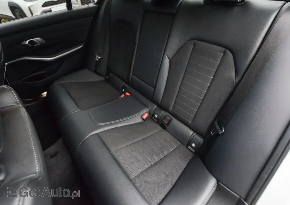 BMW Seria 3 330e Sport Line