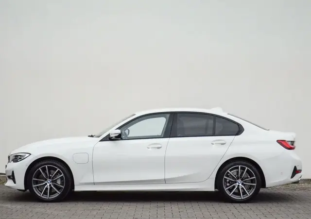BMW Seria 3 330e Sport Line