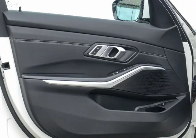 BMW Seria 3 330e Sport Line