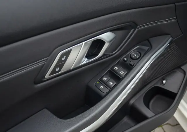 BMW Seria 3 330e Sport Line