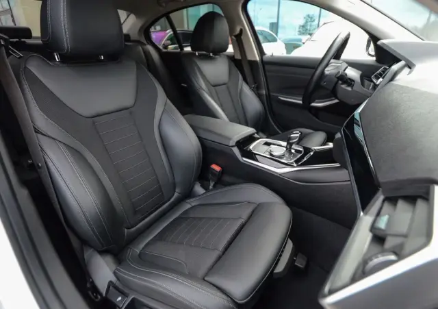 BMW Seria 3 330e Sport Line