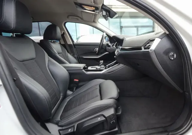 BMW Seria 3 330e Sport Line