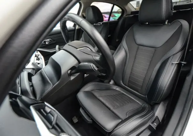 BMW Seria 3 330e Sport Line