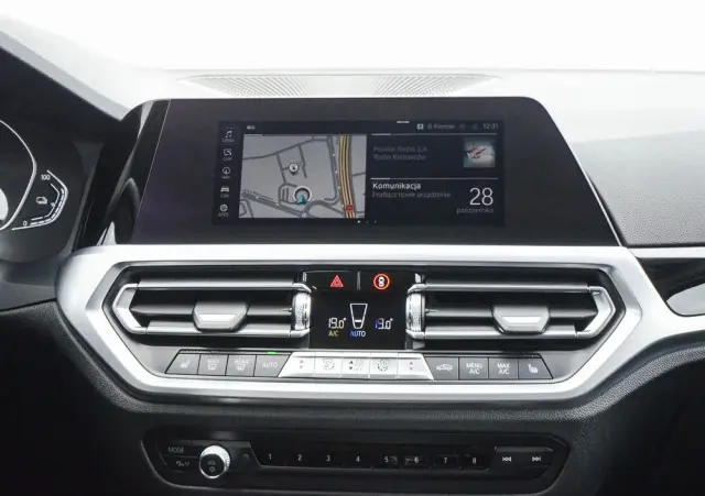 BMW Seria 3 330e Sport Line