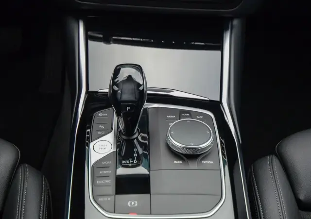 BMW Seria 3 330e Sport Line