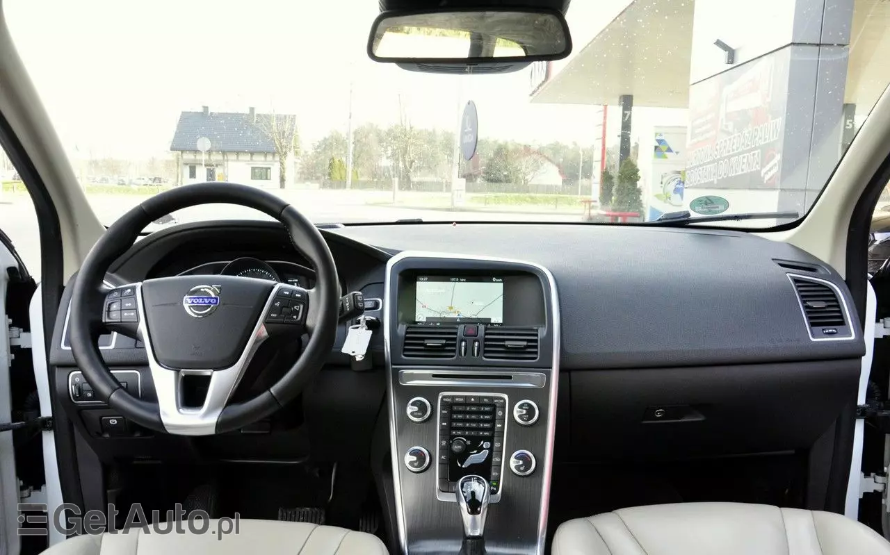 VOLVO XC 60 D4 Drive-E Momentum